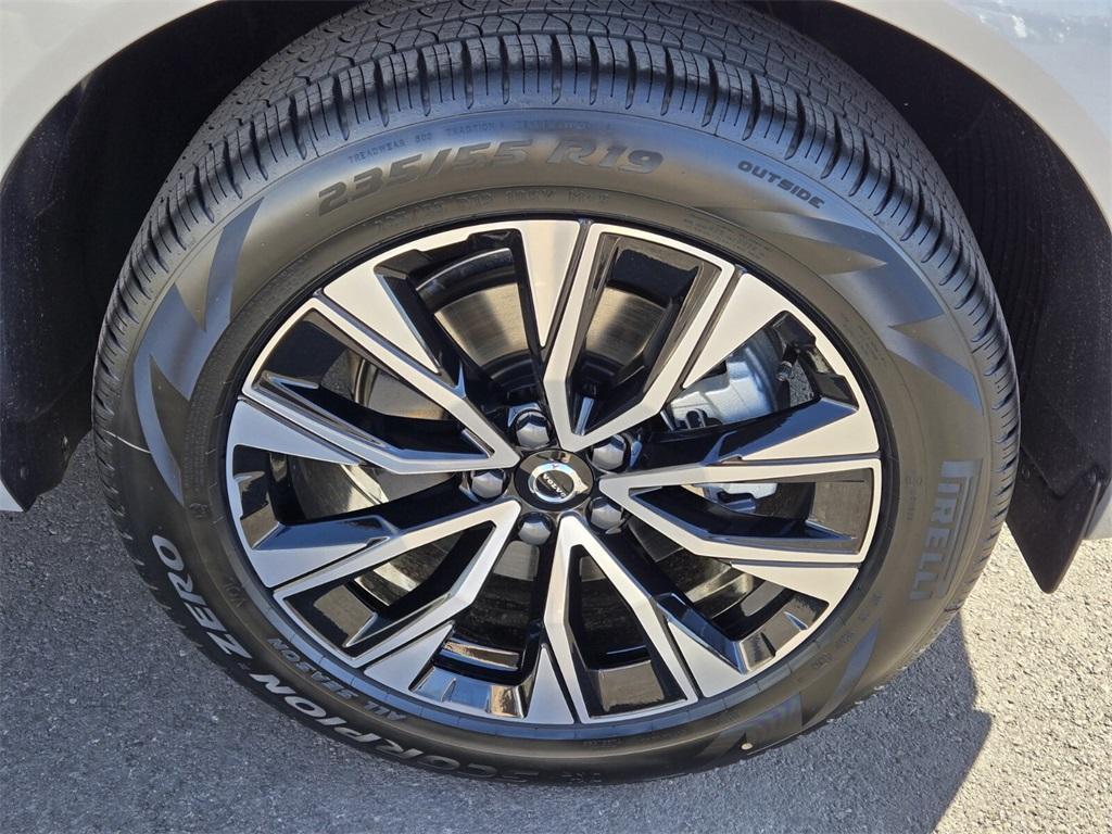 new 2025 Volvo XC60 car, priced at $51,570
