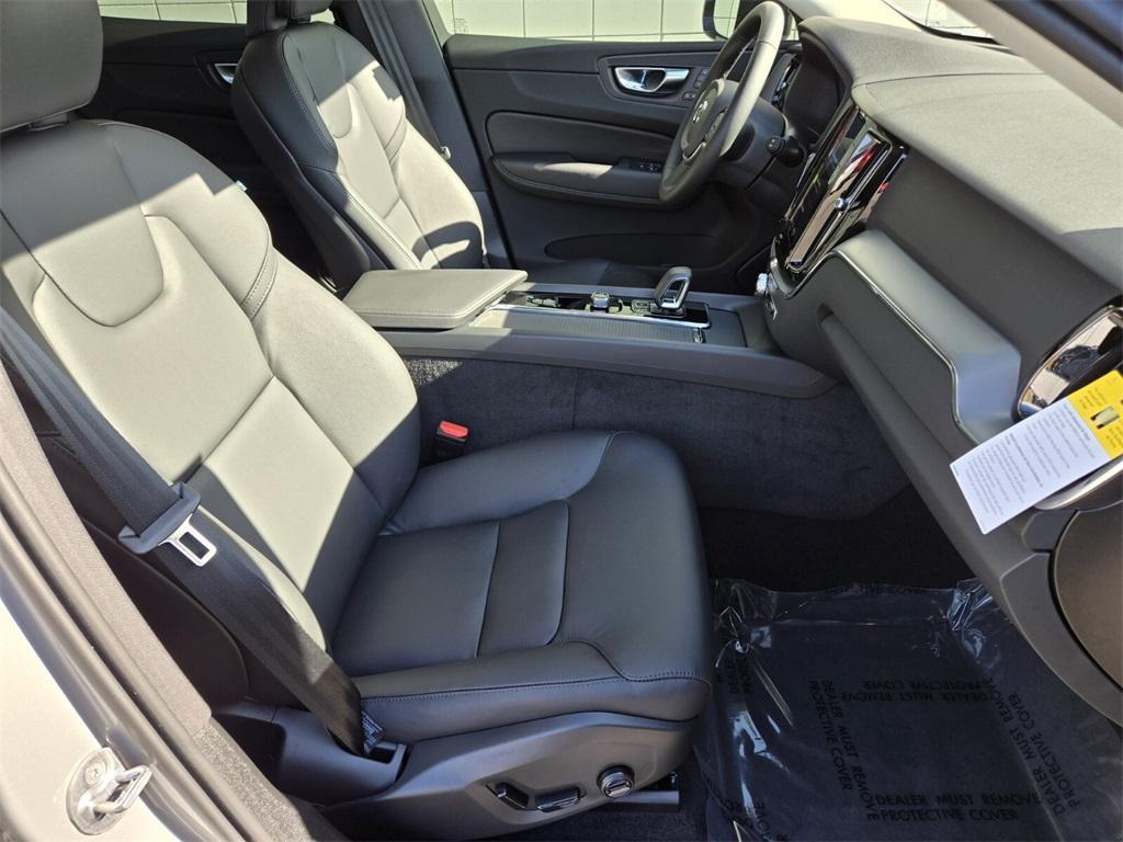new 2025 Volvo XC60 car, priced at $51,570