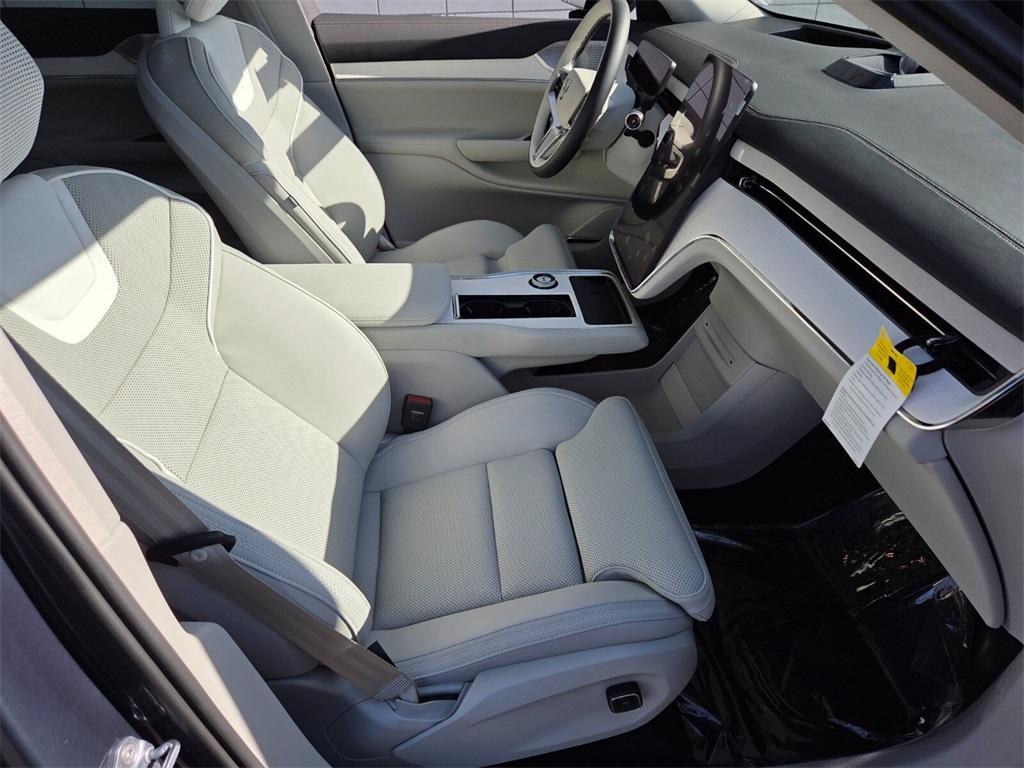 new 2025 Volvo EX90 car, priced at $91,990