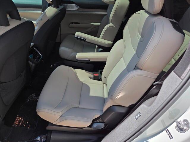 new 2025 Volvo EX90 car, priced at $94,035