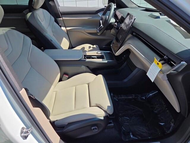 new 2025 Volvo EX90 car, priced at $94,035
