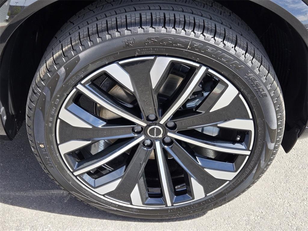new 2025 Volvo XC90 car, priced at $65,055