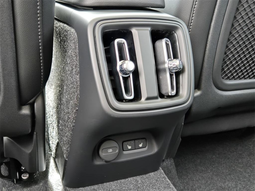 new 2025 Volvo XC40 car, priced at $51,565