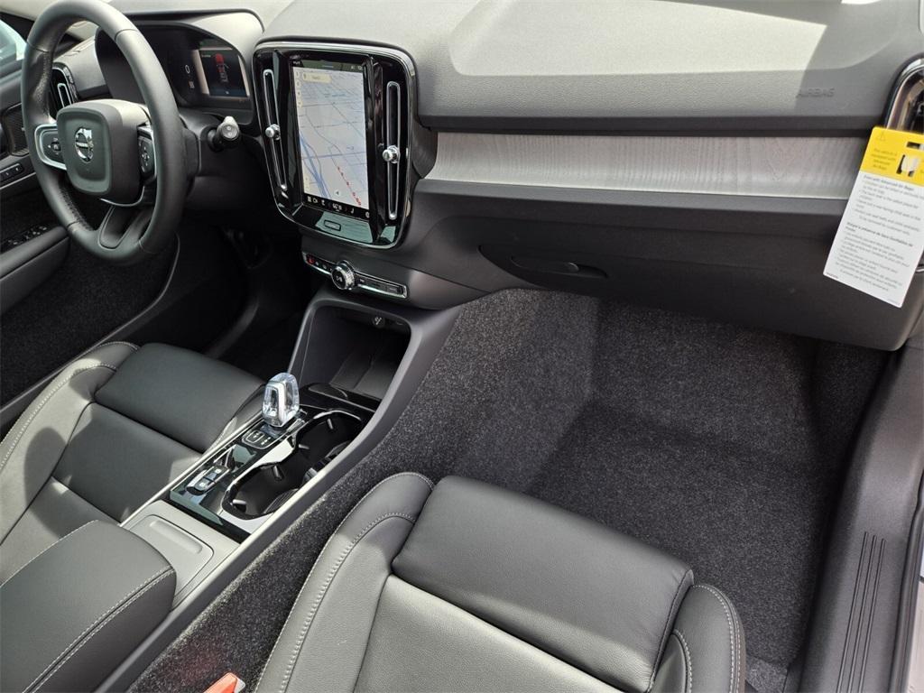 new 2025 Volvo XC40 car, priced at $51,565