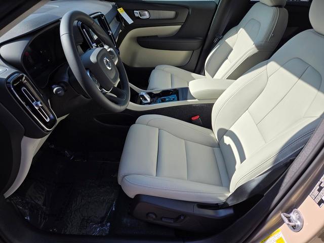 new 2025 Volvo XC40 car, priced at $42,382