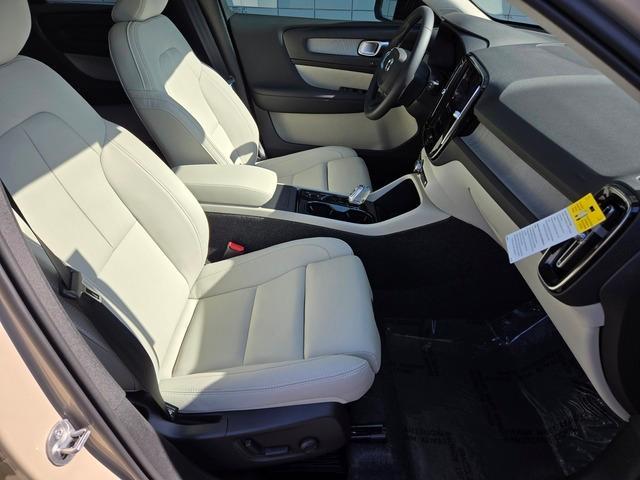 new 2025 Volvo XC40 car, priced at $42,382