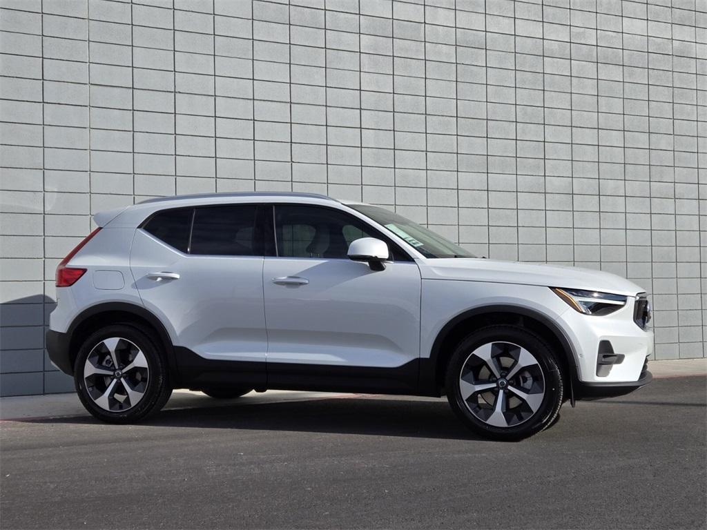 new 2025 Volvo XC40 car, priced at $45,715