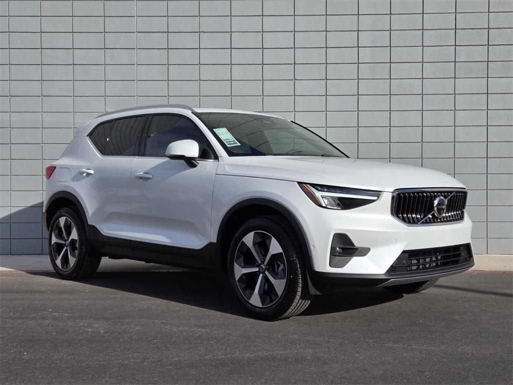 new 2025 Volvo XC40 car, priced at $45,715