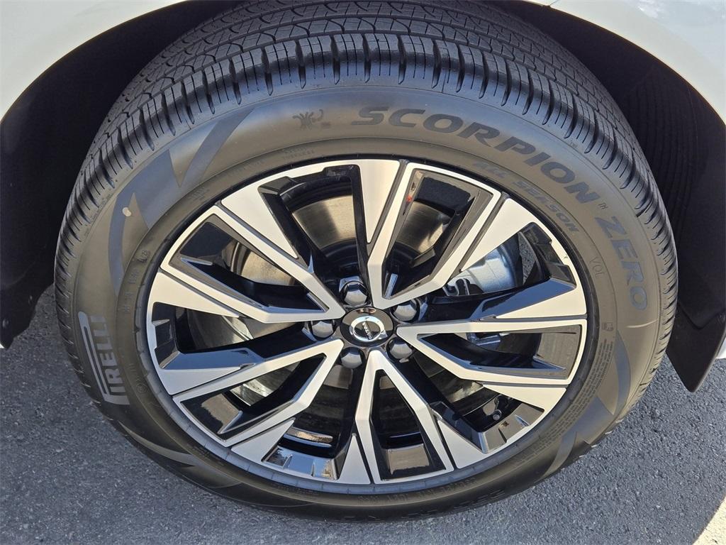 new 2025 Volvo XC60 car, priced at $49,815