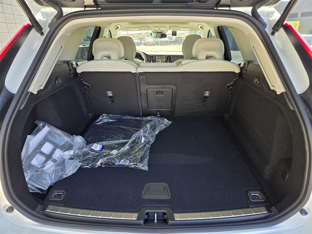 new 2025 Volvo XC60 car, priced at $49,815