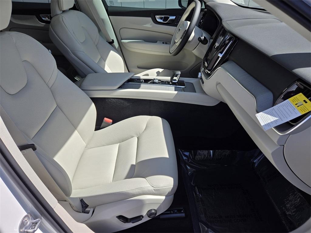 new 2025 Volvo XC60 car, priced at $49,815