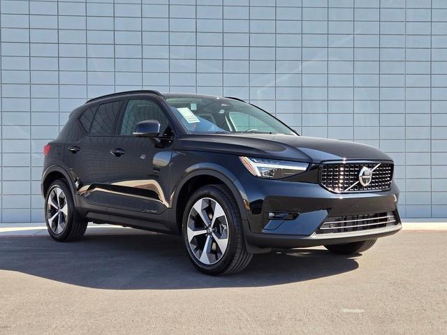 new 2025 Volvo XC40 car, priced at $44,435