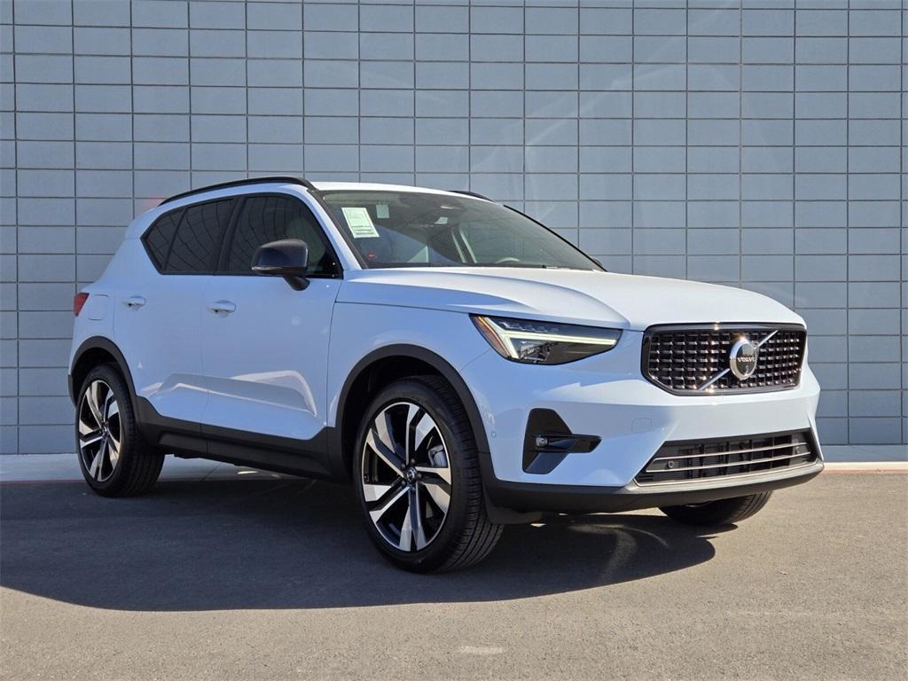 new 2025 Volvo XC40 car, priced at $46,954
