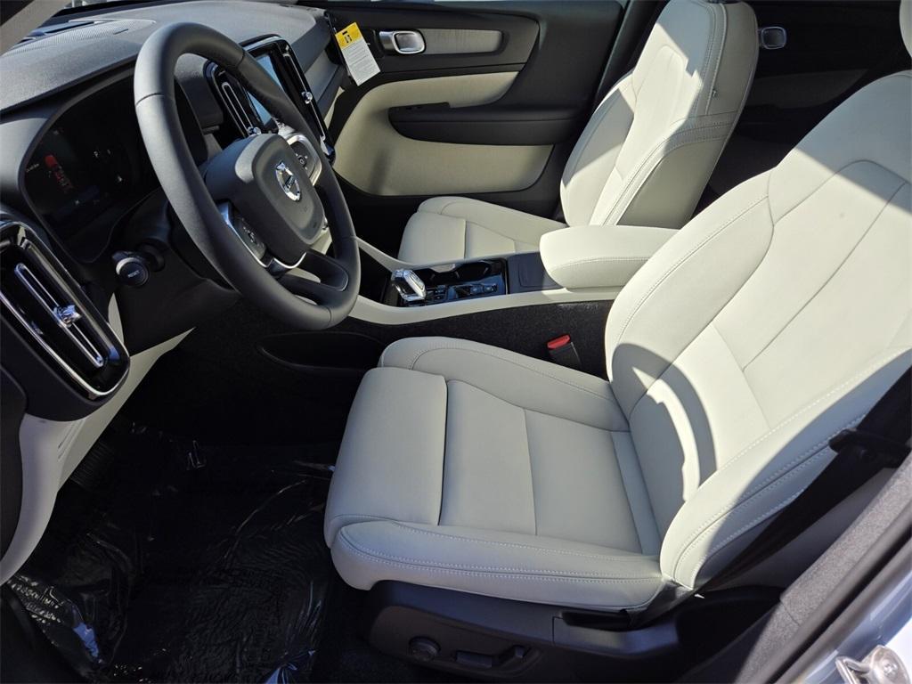 new 2025 Volvo XC40 car, priced at $46,954