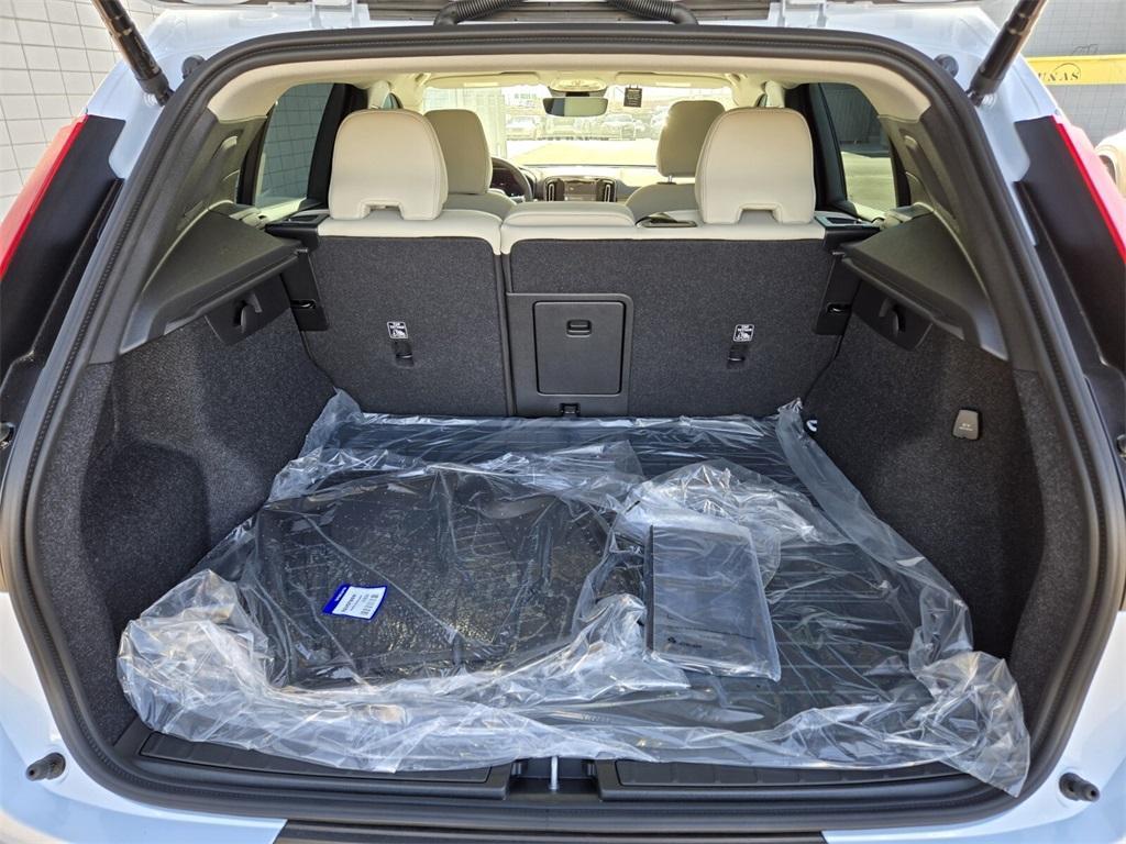 new 2025 Volvo XC40 car, priced at $46,954
