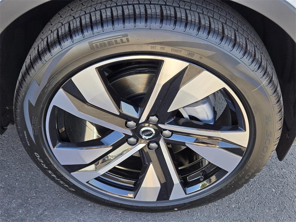 new 2025 Volvo XC40 car, priced at $46,954