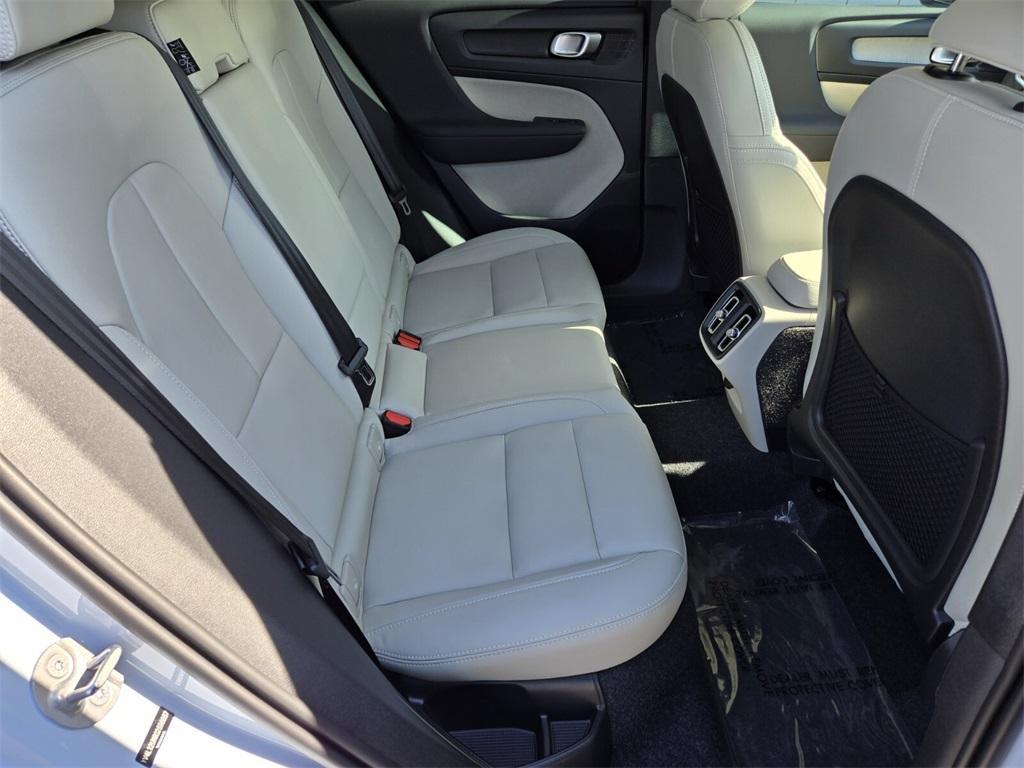 new 2025 Volvo XC40 car, priced at $46,954