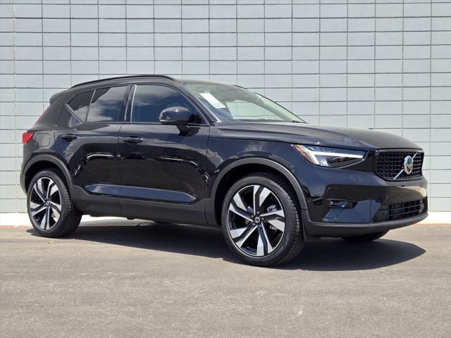 new 2025 Volvo XC40 car