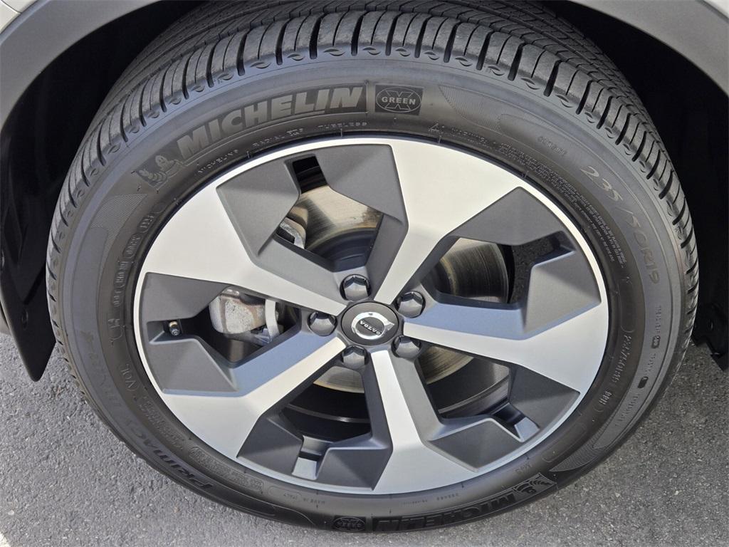 new 2025 Volvo XC40 car, priced at $46,750