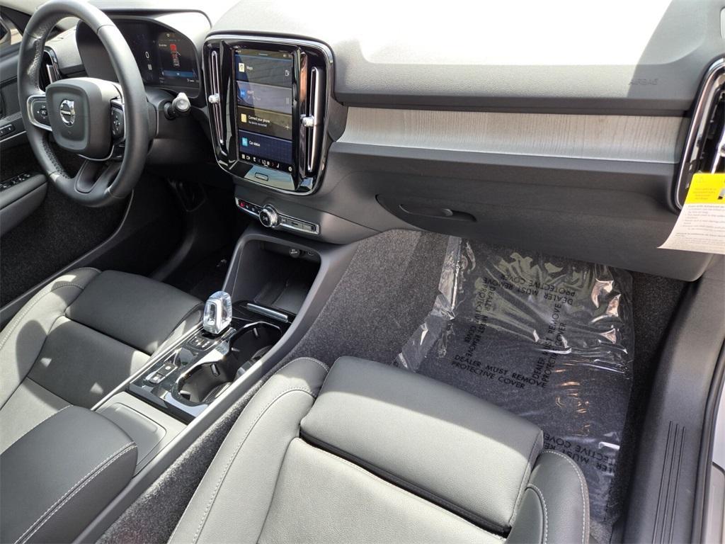 new 2025 Volvo XC40 car, priced at $46,750
