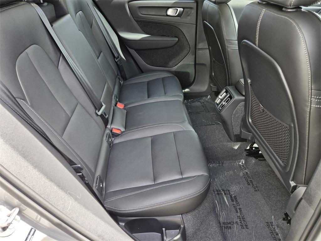 new 2025 Volvo XC40 car, priced at $46,750