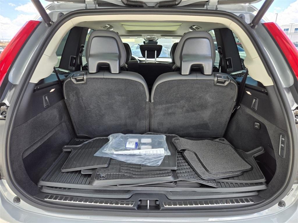 new 2025 Volvo XC90 Plug-In Hybrid car