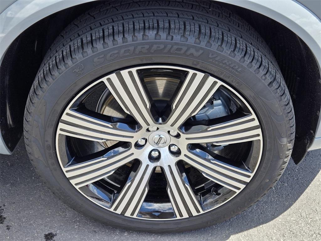 new 2025 Volvo XC90 Plug-In Hybrid car