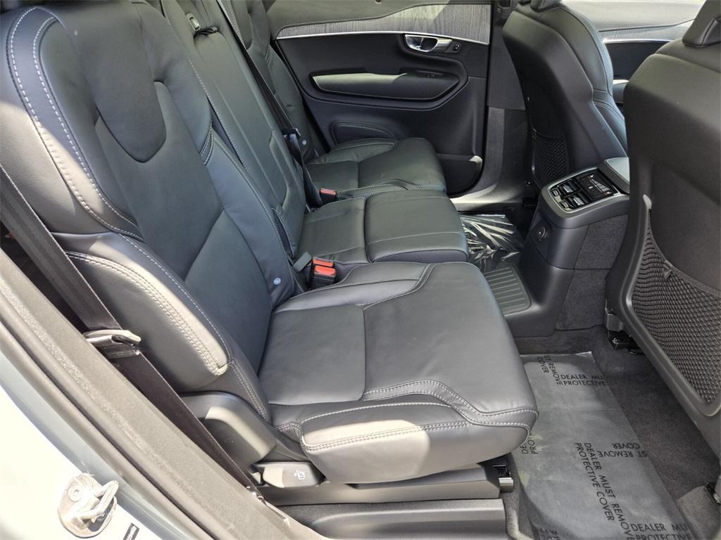 new 2025 Volvo XC90 Plug-In Hybrid car