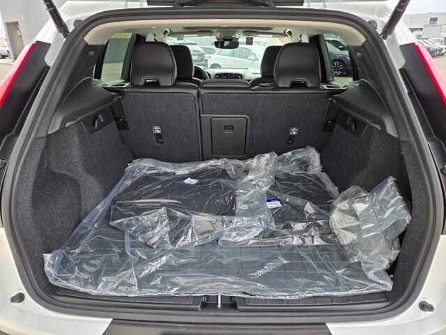 new 2025 Volvo XC40 car, priced at $45,815