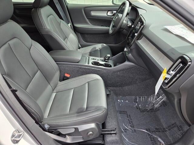 new 2025 Volvo XC40 car, priced at $45,815