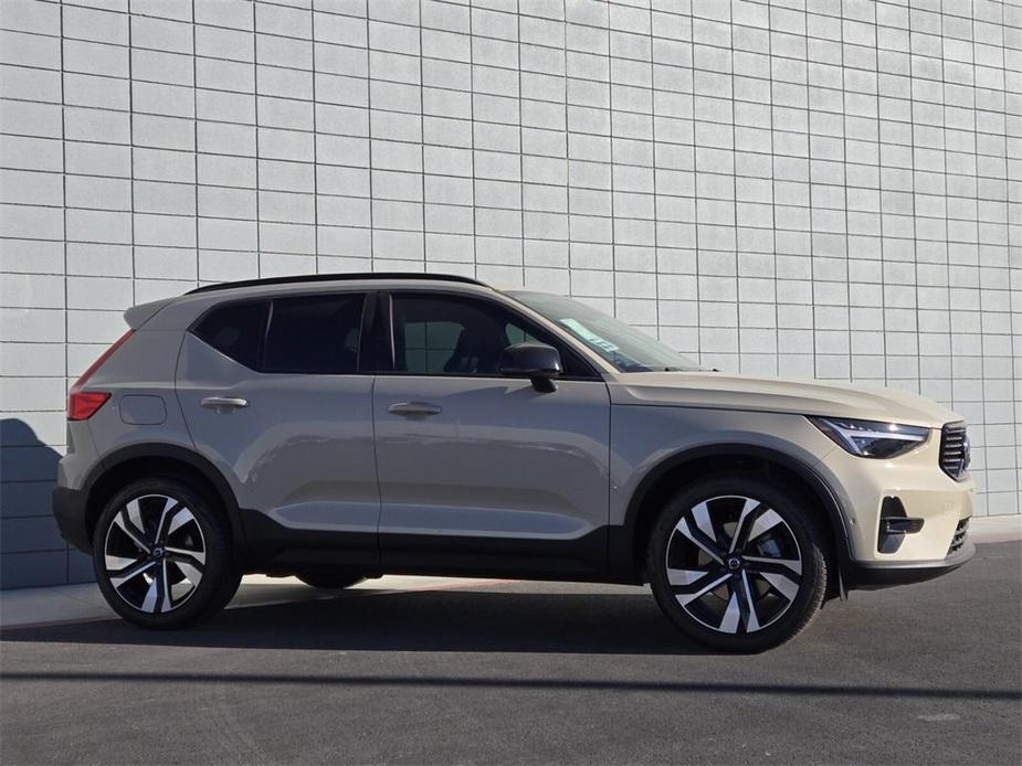 new 2025 Volvo XC40 car, priced at $46,050