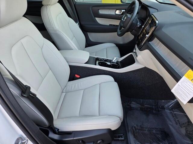 new 2025 Volvo XC40 car, priced at $49,015