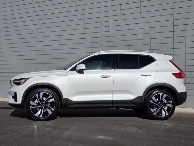 new 2025 Volvo XC40 car, priced at $49,015