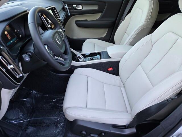 new 2025 Volvo XC40 car, priced at $49,015