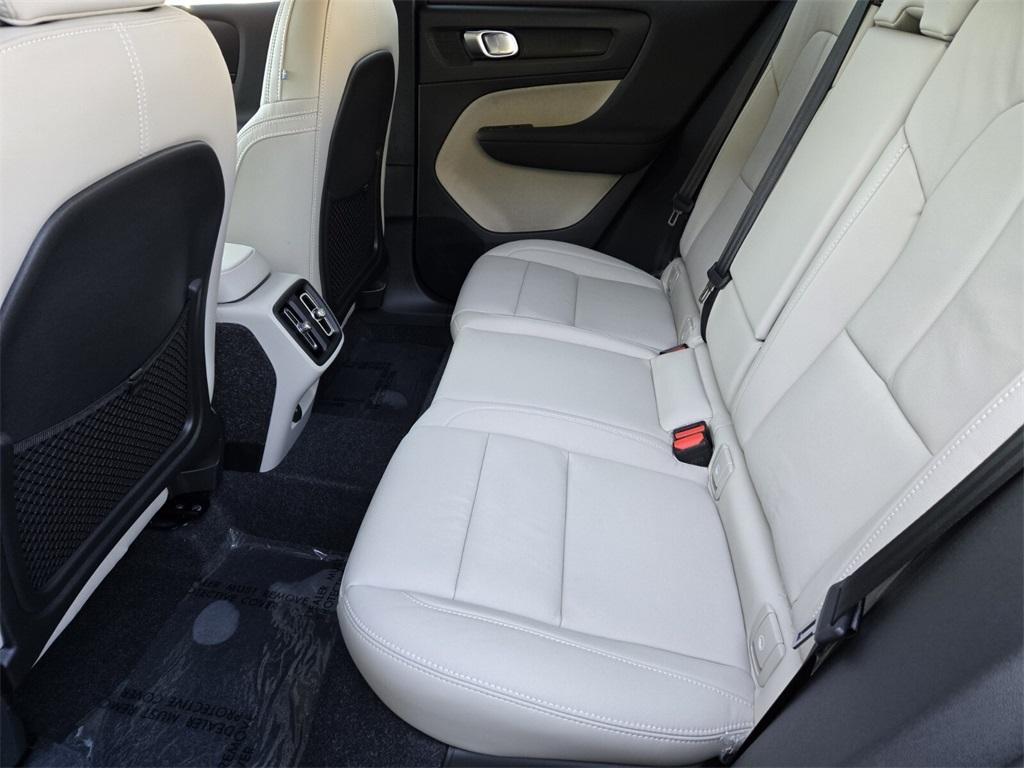 new 2025 Volvo XC40 car, priced at $51,015