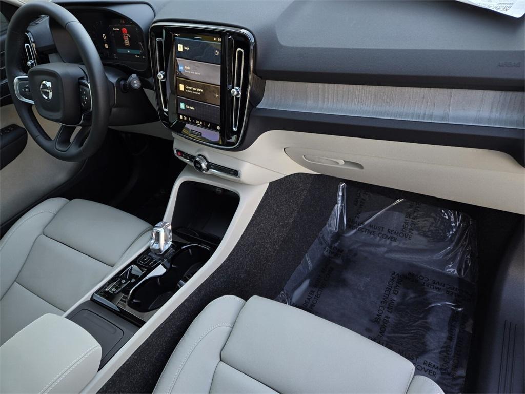 new 2025 Volvo XC40 car, priced at $51,015