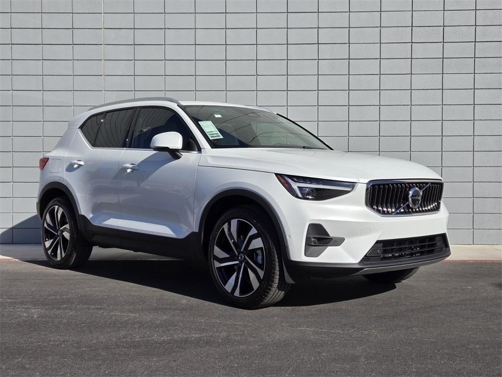 new 2025 Volvo XC40 car, priced at $51,015