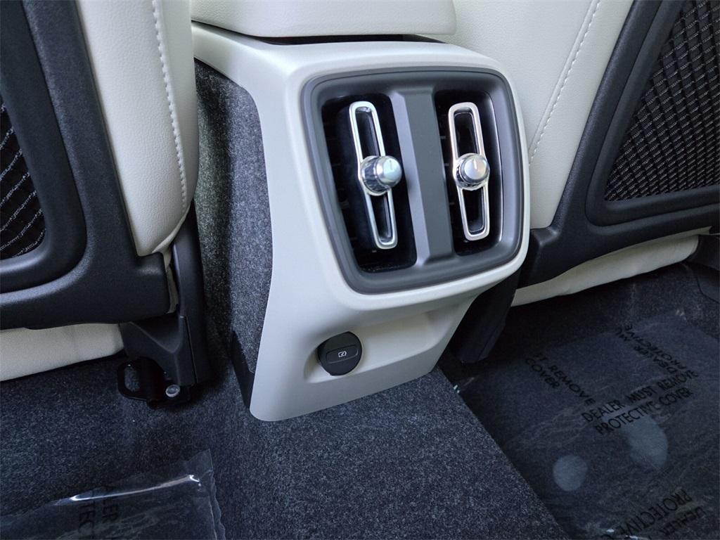 new 2025 Volvo XC40 car, priced at $51,015
