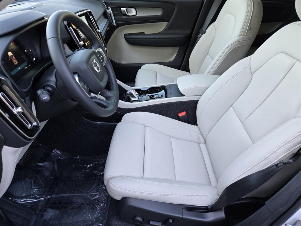 new 2025 Volvo XC40 car, priced at $51,015