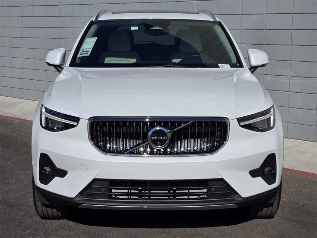new 2025 Volvo XC40 car, priced at $51,015