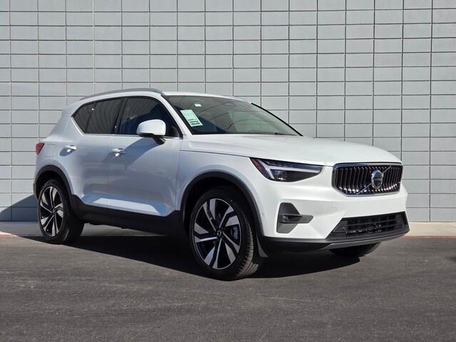 new 2025 Volvo XC40 car, priced at $49,015