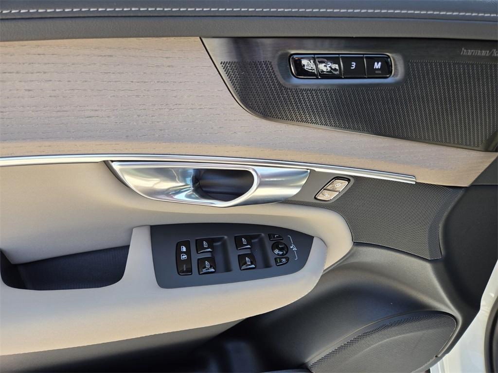 new 2025 Volvo XC90 car, priced at $65,155