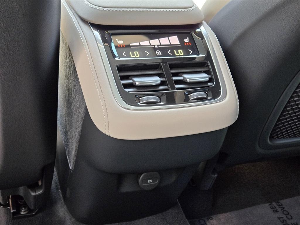 new 2025 Volvo XC90 car, priced at $64,006