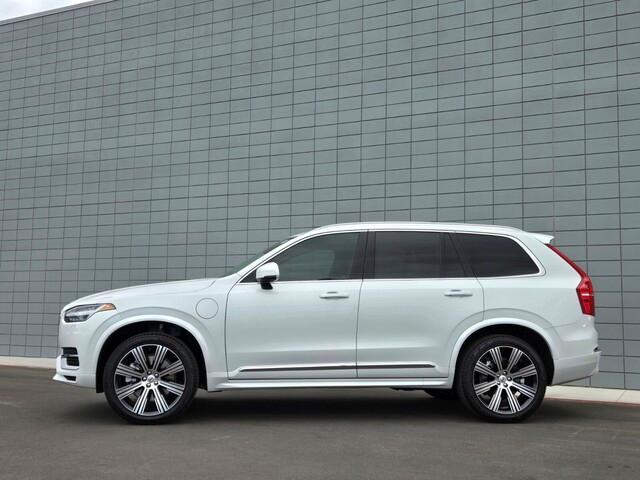 new 2025 Volvo XC90 Plug-In Hybrid car