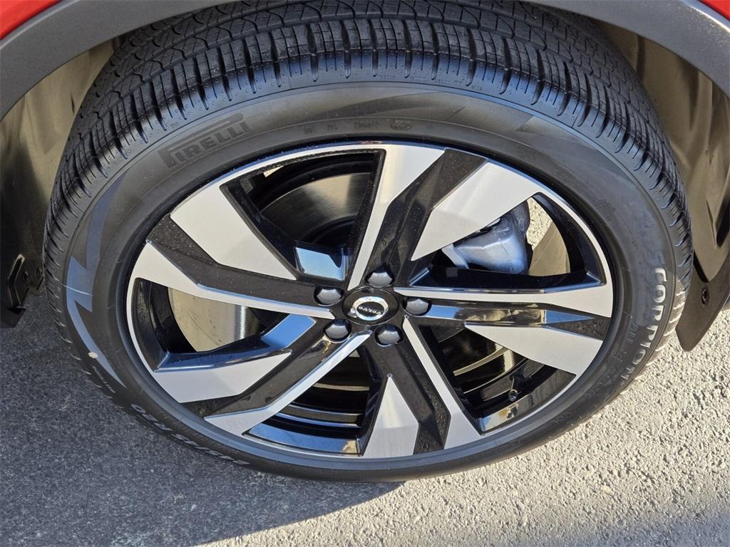 new 2025 Volvo XC40 car, priced at $49,825