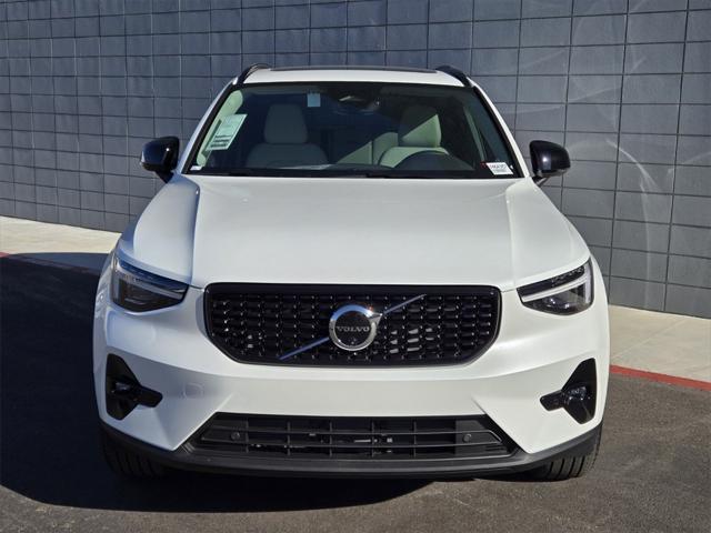 new 2025 Volvo XC40 car