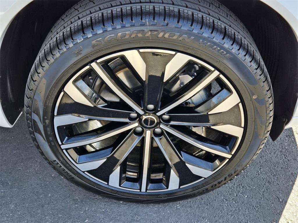 new 2025 Volvo XC90 car, priced at $60,622