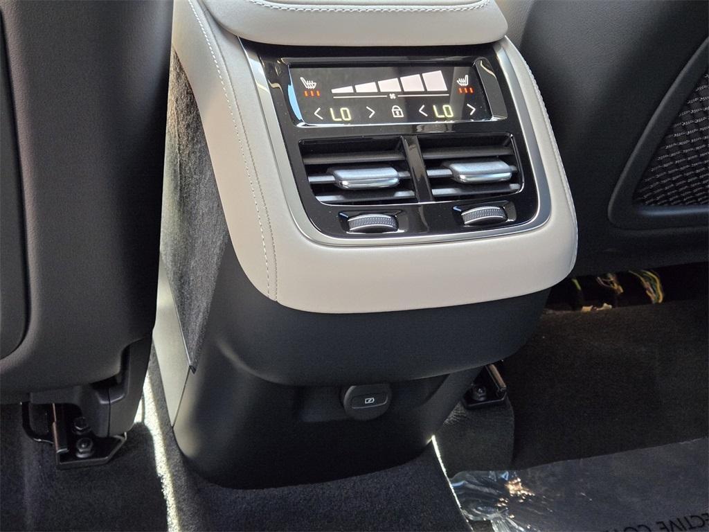 new 2025 Volvo XC90 car, priced at $60,622