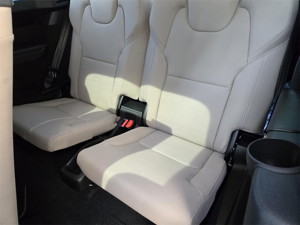 new 2025 Volvo XC90 car, priced at $60,622