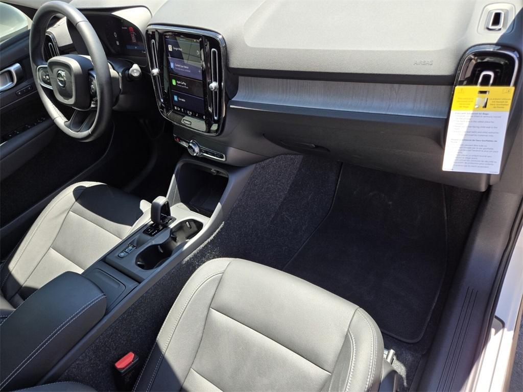 new 2025 Volvo XC40 car, priced at $45,215